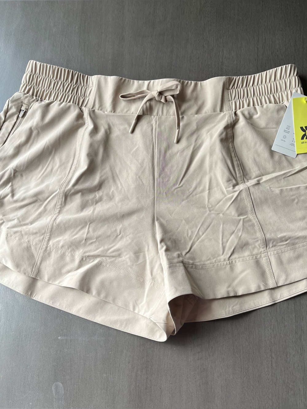all in motion Women's Light Beige Athletic Shorts XL NEW zipper pocket pull on